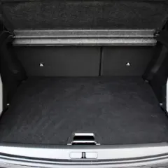 Pojemność bagażnika Peugeot 2008: przestronne wnętrze gotowe na podróż.