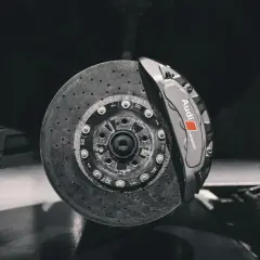 Audi ceramicowe hamulce. Jak zmierzyć tarczę hamulcową? Precyzyjne narzędzia i wiedza to klucz do sukcesu.