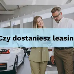 Para ocenić zdolność leasingową, para analizuje ofertę w salonie samochodowym.