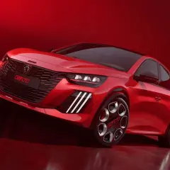 Czerwony, sportowy hatchback Peugeot 208 GTI z agresywnym grillem i felgami.