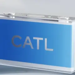 Nowoczesne baterie półprzewodnikowe CATL w eleganckiej, przezroczystej obudowie.