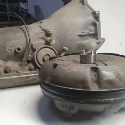 Używana skrzynia hydrokinetyczna i konwerter momentu obrotowego, gotowe do montażu.