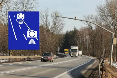 Znak informuje o odcinkowym pomiarze prędkości. Pamiętaj o zachowaniu odpowiedniej tolerancji, by uniknąć mandatu.