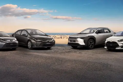 Cztery Toyoty: Aygo X, Corolla, bZ4X i Yaris. Szukasz najtańszego auta na świecie? Sprawdź ofertę!