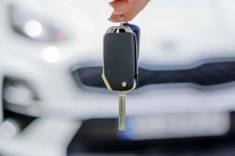 Kluczyki do auta wiszą na palcu. Zastanawiasz się, jak sprzedać auto w leasingu? To prostsze niż myślisz!