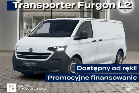 Biały Volkswagen Transporter Furgon L2, jeden z wielu volkswagen dostawczy modeli, dostępny od ręki z promocyjnym finansowaniem.