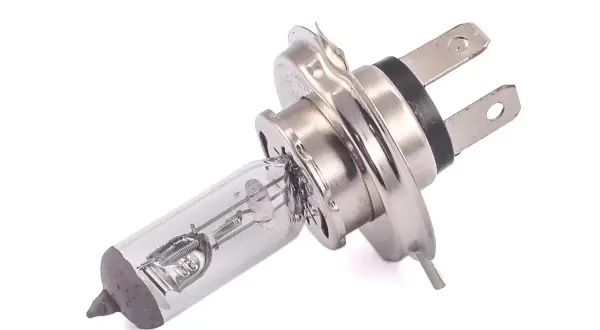 Żarówka H4 z metalową podstawą i dwoma bolcami do podłączenia.