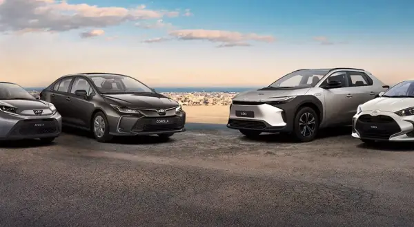 Cztery Toyoty: Aygo X, Corolla, bZ4X i Yaris. Szukasz najtańszego auta na świecie? Sprawdź ofertę!