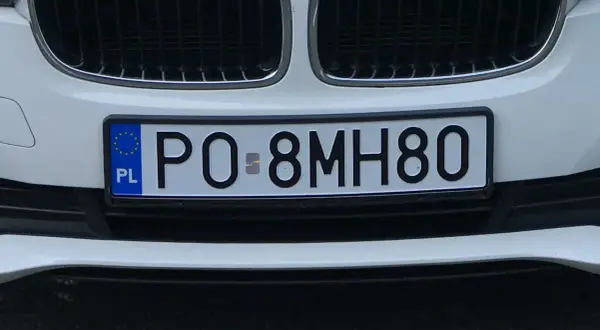 Numer rejestracyjny samochodu PO 8MH80.