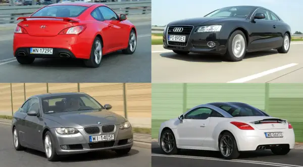 Czerwony Hyundai Genesis, czarne Audi A5, szare BMW Serii 3 i biały Peugeot RCZ – cztery sportowe auta marki w ruchu drogowym.