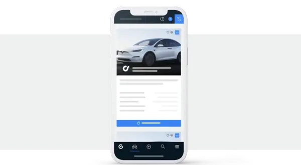 Aplikacja mobilna pokazująca białe auto. Tu handlarze kupują auta w Niemczech, szukając okazji.