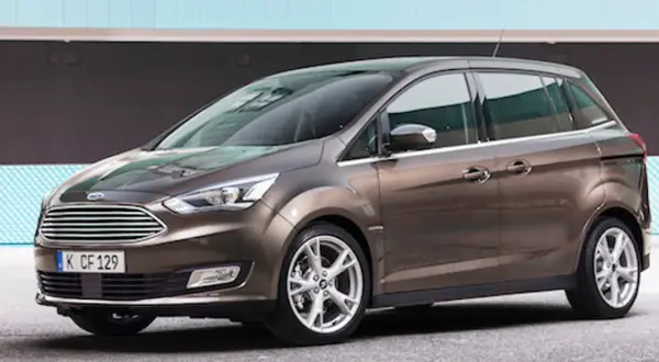 Brązowy Ford C-Max prezentuje swoje eleganckie linie, sugerując bogate ford c-max wersje wyposażenia.