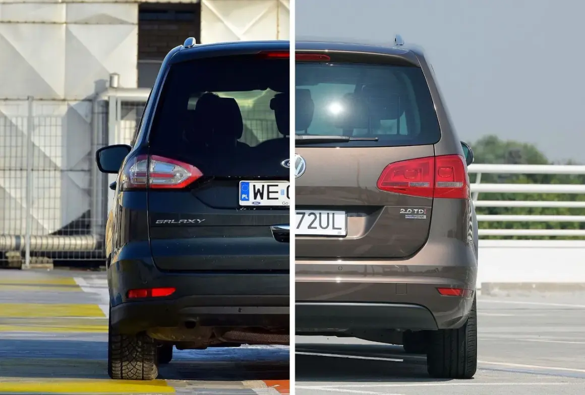 Porównanie tyłów Forda Galaxy i Volkswagena Sharan, dwóch największych vanów 7-osobowych.