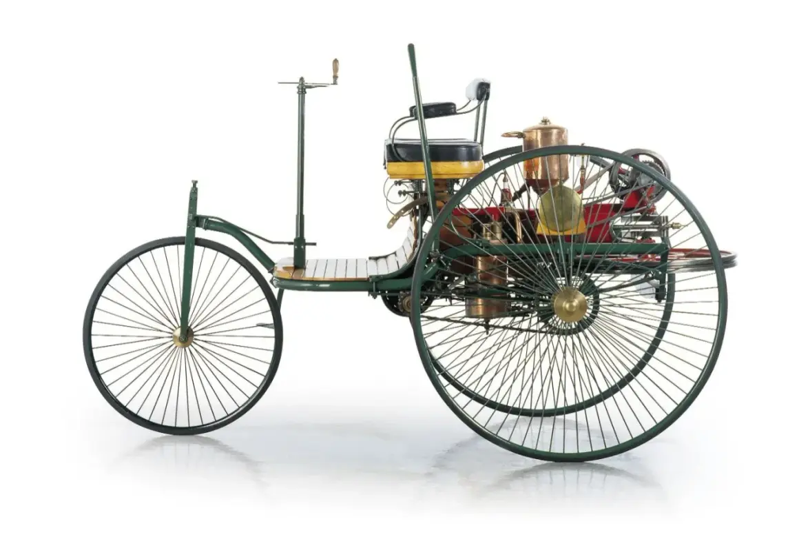 Pierwszy samochód, który zapoczątkował erę motoryzacji. Karl Benz wynalazł samochód, który widzisz.