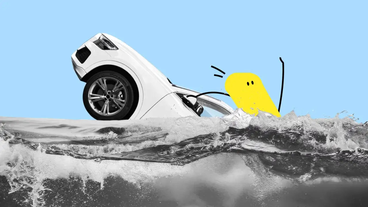 Białe auto tonie w wodzie, a obok niego żółta postać z przerażeniem w oczach. Kupiłem auto po powodzi, ale nie spodziewałem się, że będzie aż tak mokre!