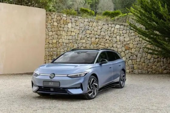 Passat Variant czy ID.7 Tourer - Który wybrać? Porównanie VW