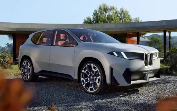 Nowoczesne modele samochodów elektrycznych, jak ten koncept BMW Neue Klasse X, zachwycają designem i technologią.