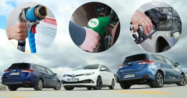 Tankowanie aut spalinowych: pistolety na stacji paliw i trzy samochody Toyota Auris.